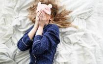 简单高效的瑜伽动作上班族放松身心从现在开始