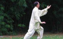 多喝水不如会喝水 老人养生喝好三杯水