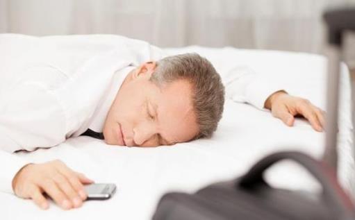 老年人选择手杖的六大要素 需要用拐杖的六类老人