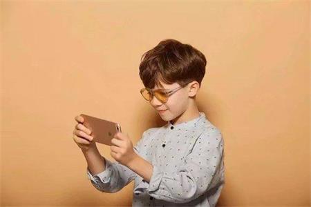 1547099524781912.jpg 应该给孩子买手机吗?其实这并不算一个难题.jpg