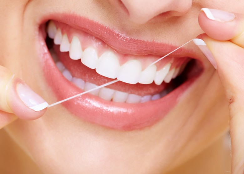 牙线的使用方法