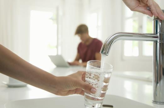 正确使用公厕坐便器 隔绝细菌保证卫生的妙招