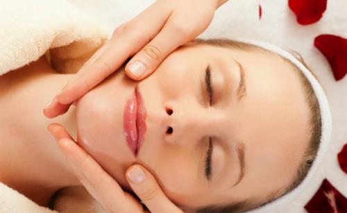 一觉醒来身上都是汗 调节环境温度与湿度缓解夜汗